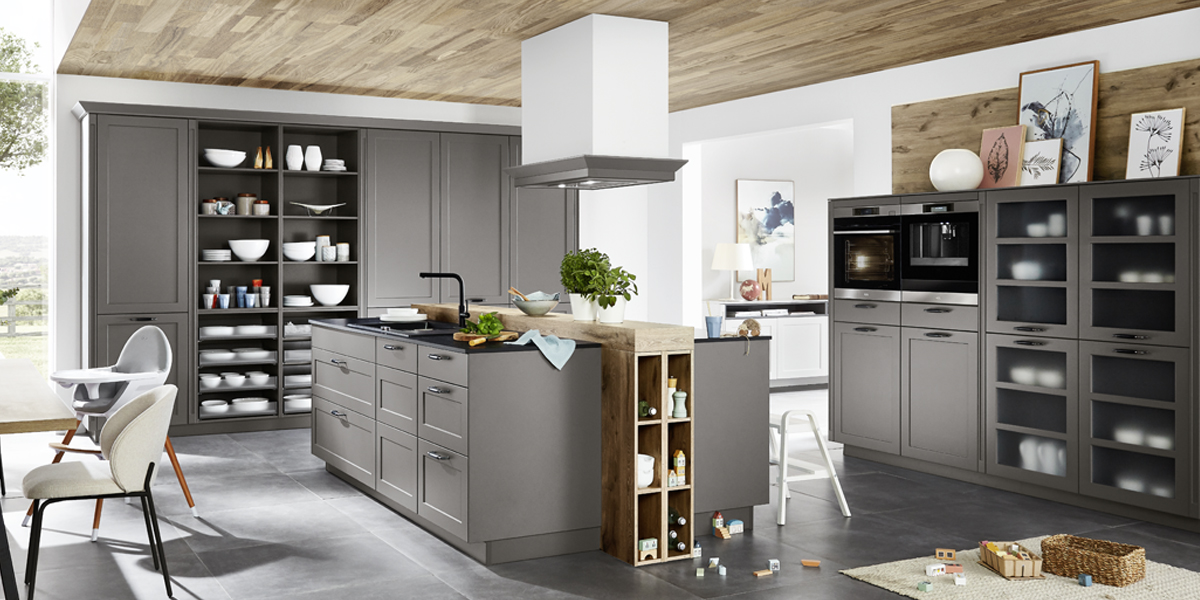 Er zijn vele mogelijkheden bij het kiezen van een afzuigkap. Bladafzuiging, plafondunits, wandafzuiging en of diagonale afzuiging*. Ongeacht welke keuze u maakt, alle afzuigkappen zorgen dankzij hun innovatieve techniek voor een fijne kookomgeving. * Vraag om specificaties aan uw keukenadviseur.